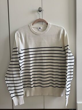 Uniqlo White Crewneck Sweater with Black Horizontal Stripes